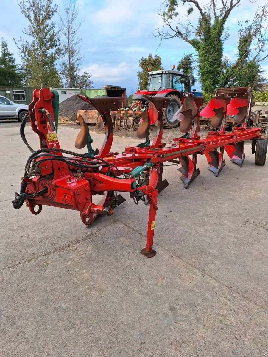 Kverneland plough - Image 2