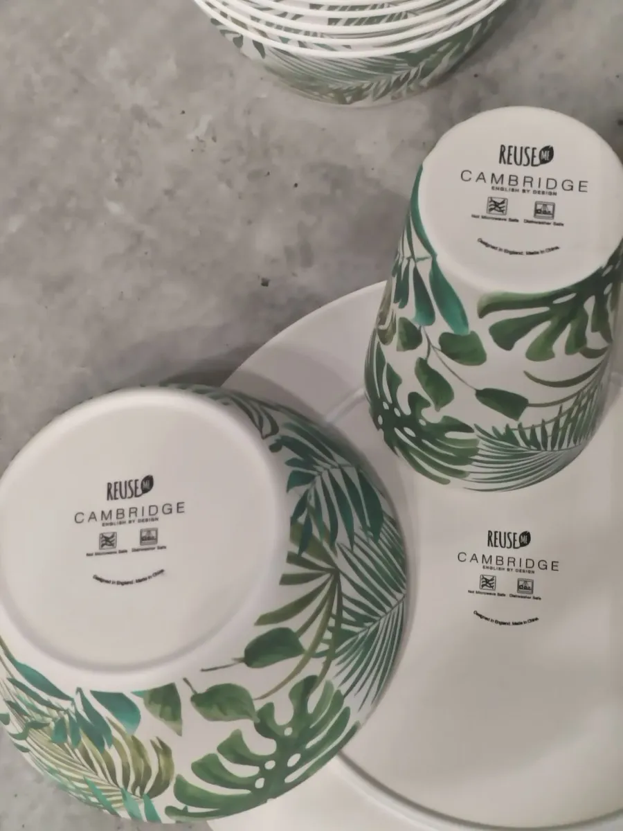 Brand New Tropical botanical Dinner Set, 18 Pieces - Image 2