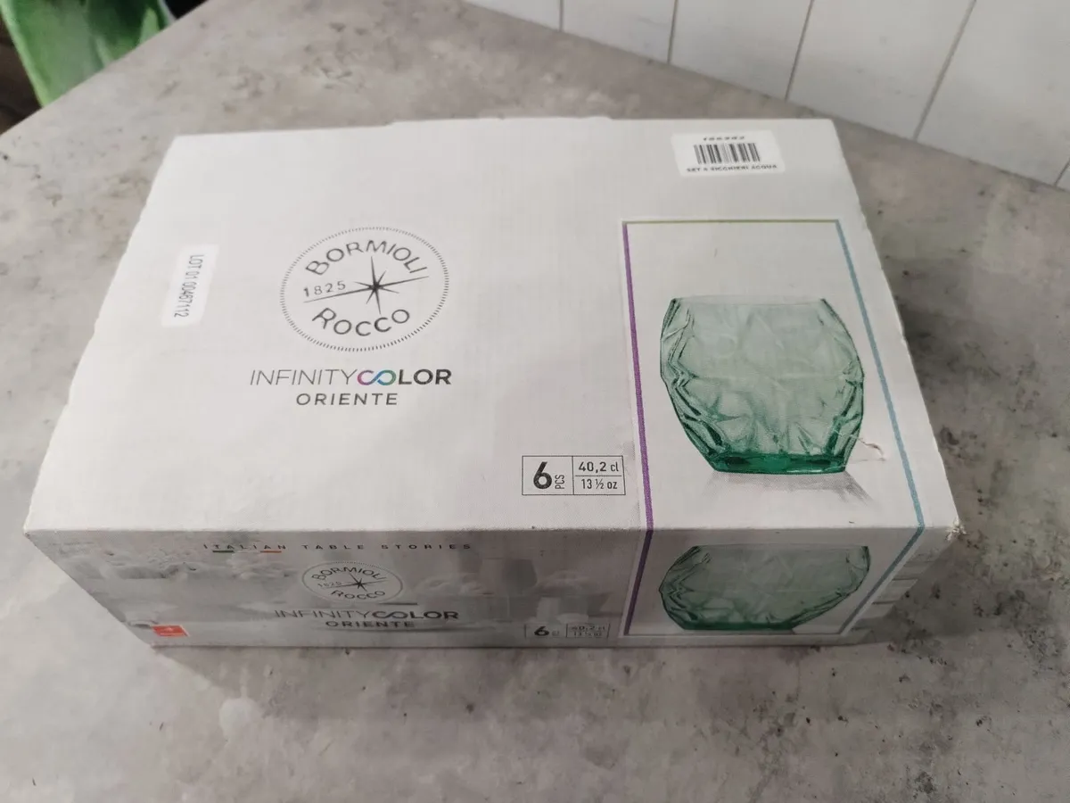 New boxed Set 6 Italian Glasses. Cool Green - Image 2