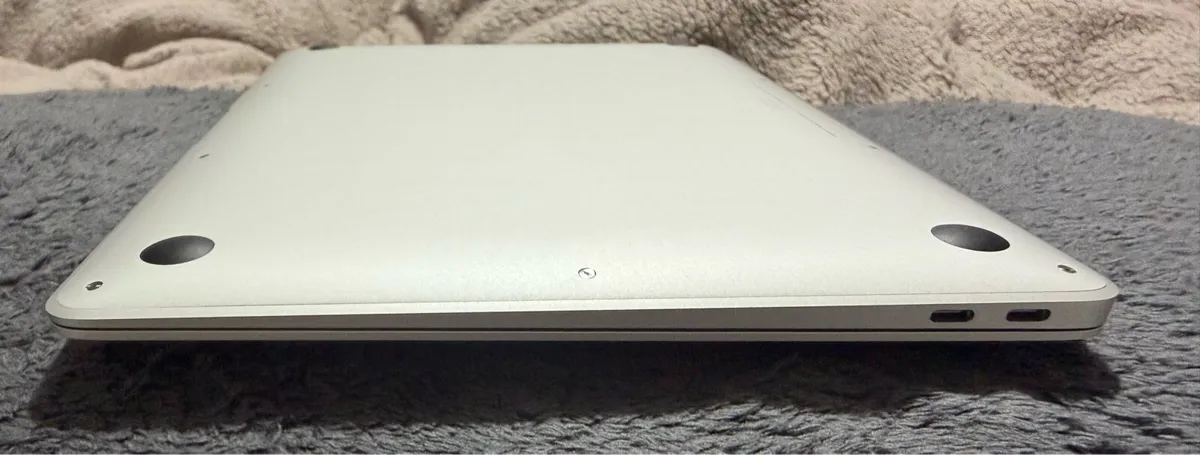 MacBook Air - Image 3