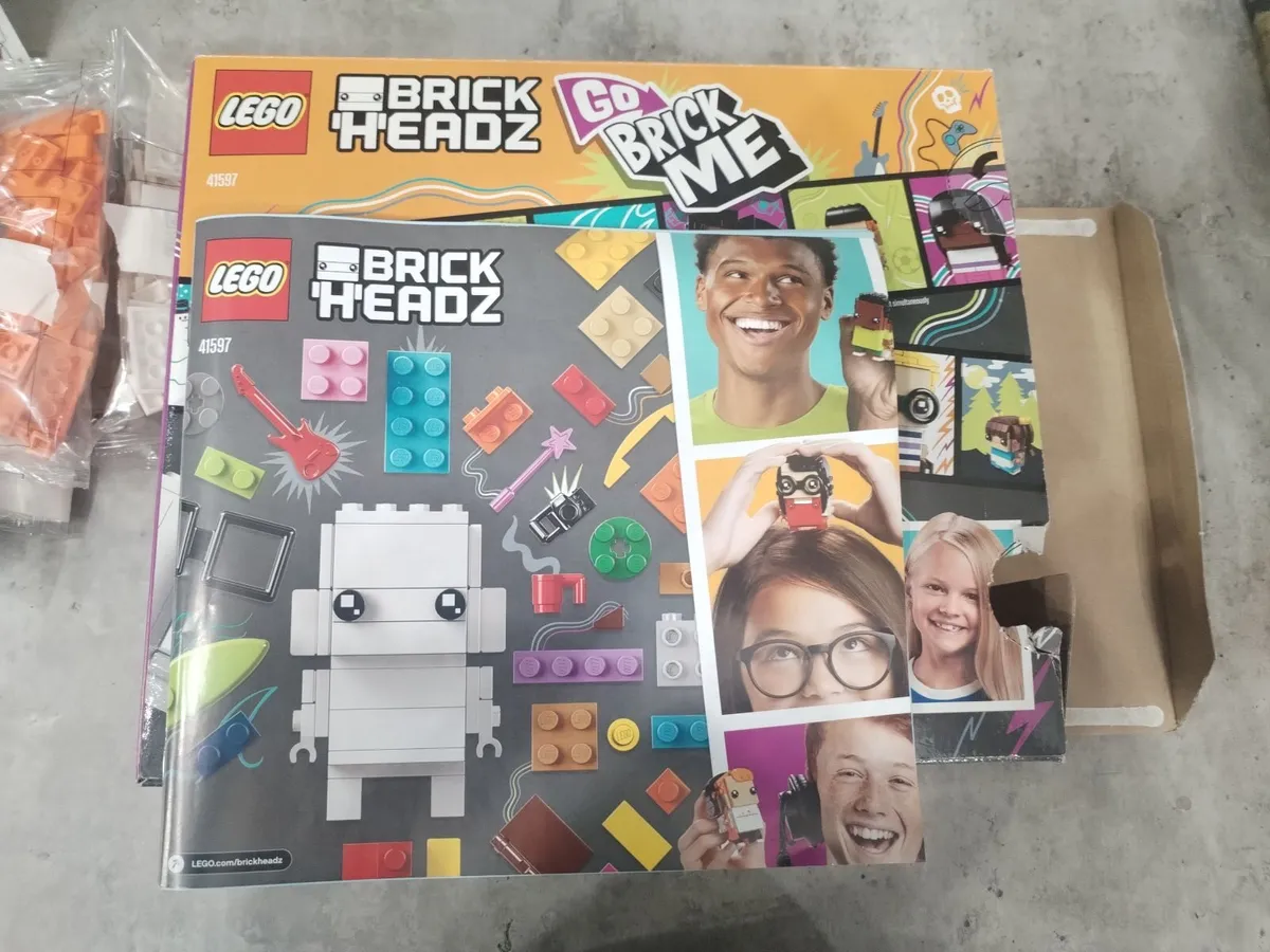 LEGO BrickHeadz 41597 Go Brick Me (Retired Set) - Image 2
