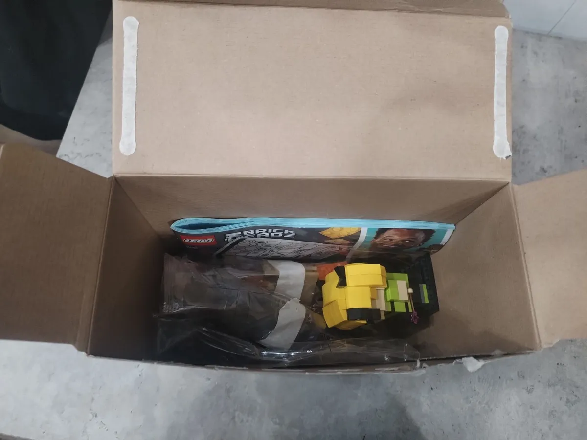 LEGO BrickHeadz 41597 Go Brick Me (Retired Set) - Image 3