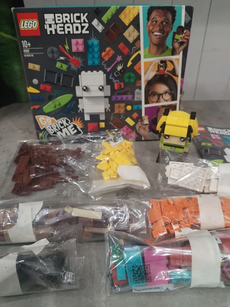 LEGO BrickHeadz 41597 Go Brick Me (Retired Set) - Image 1