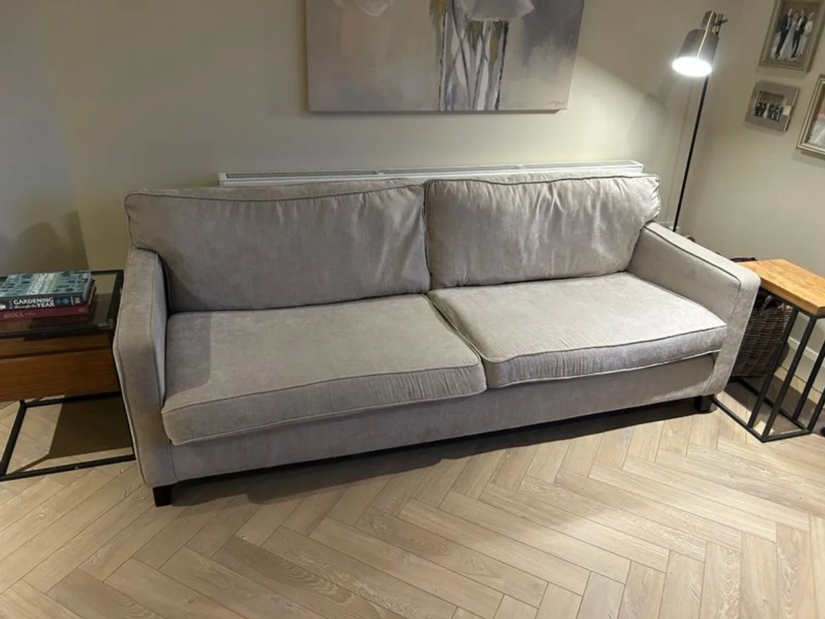 Show house couch and chairs - Image 2