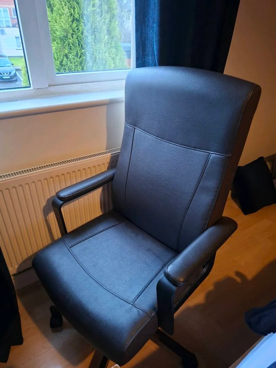 Office chair - Image 1