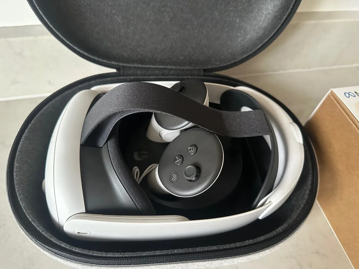 Meta Quest 3 (512gb) elite strap and meta case - Image 3