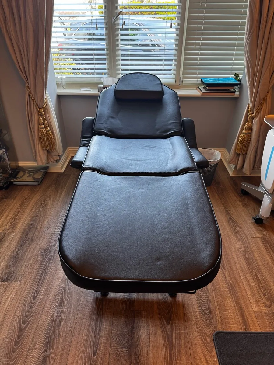 Beauty bed for home or salon - Image 1