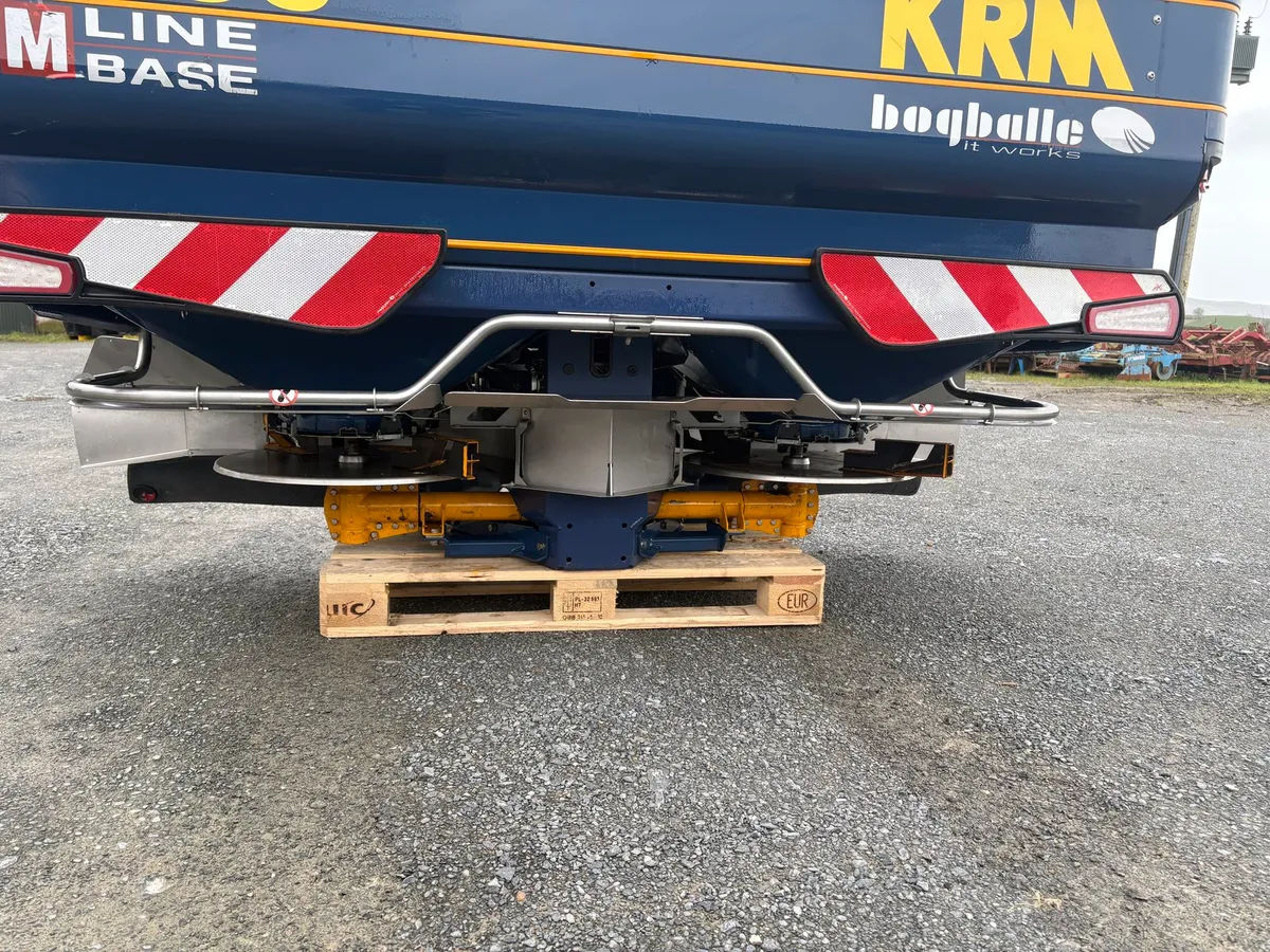 Fertiliser Spreader - Image 2