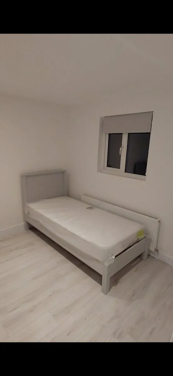 2 single beds with 2 new mattresses - Image 2