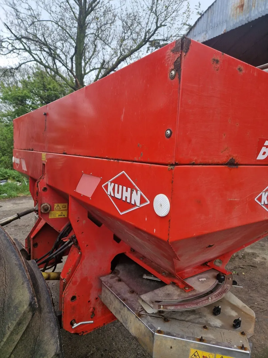 Kuhn fertiliser spreader - Image 2