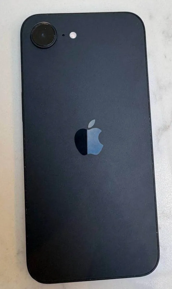 iPhone 16e - Image 3