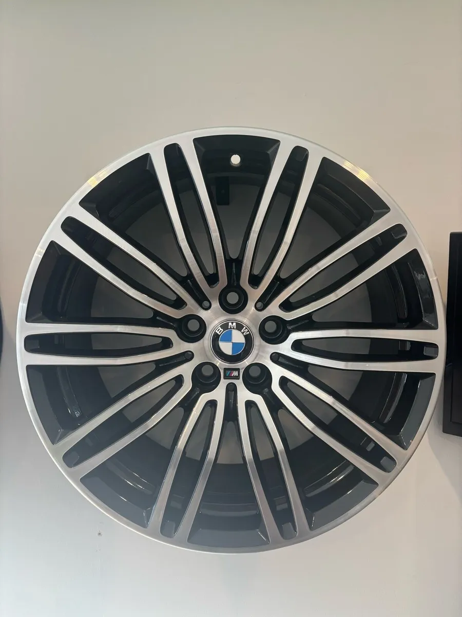 Genuine BMW 5 series alloys 19inch - Image 2