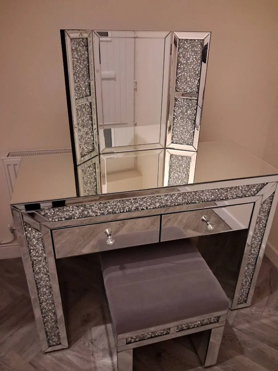 Beautiful crush diamond bedroom dressing set - Image 2