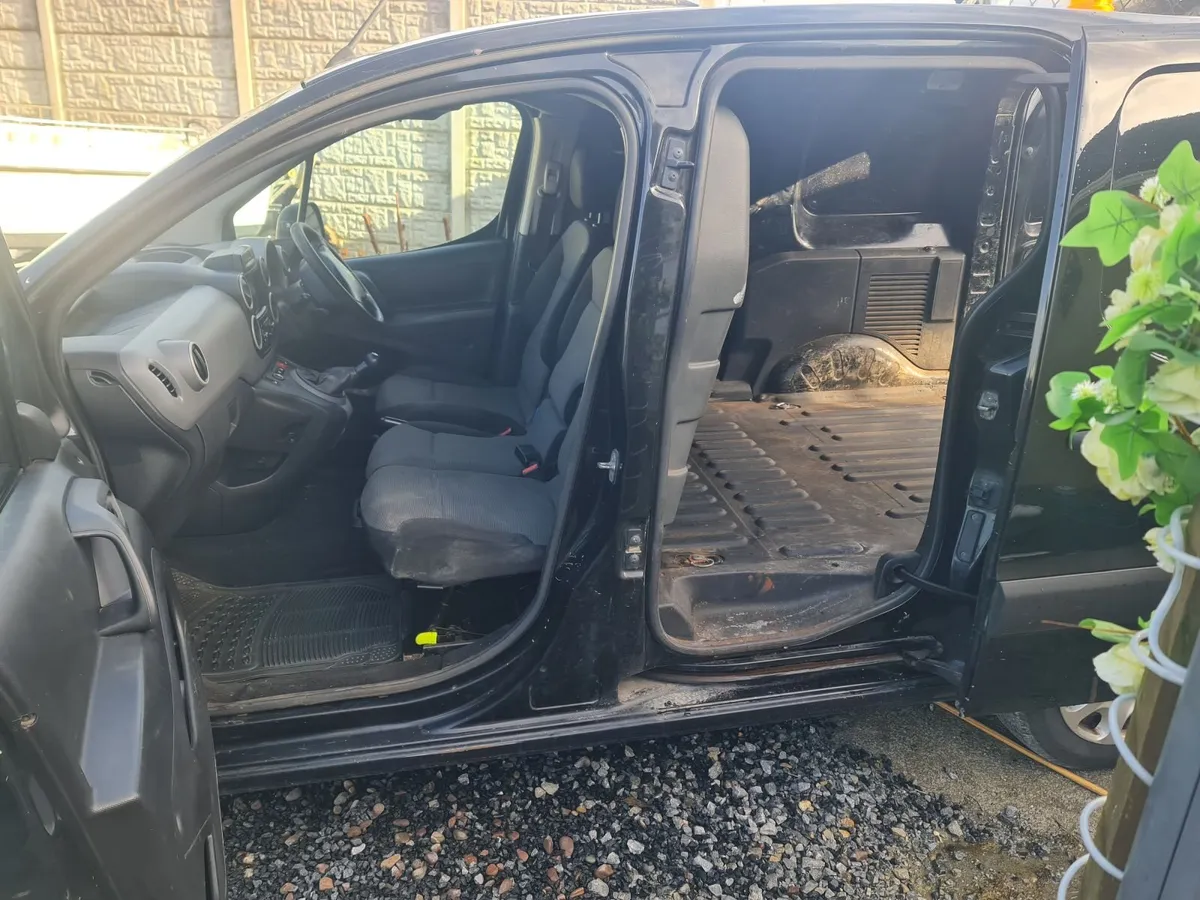 2017 new cvrt 03/12/26  3 seater partner van - Image 4