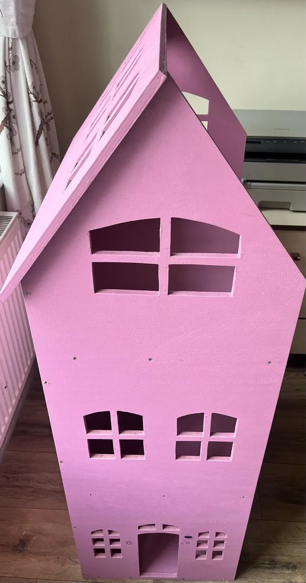 Wooden doll house - Image 1
