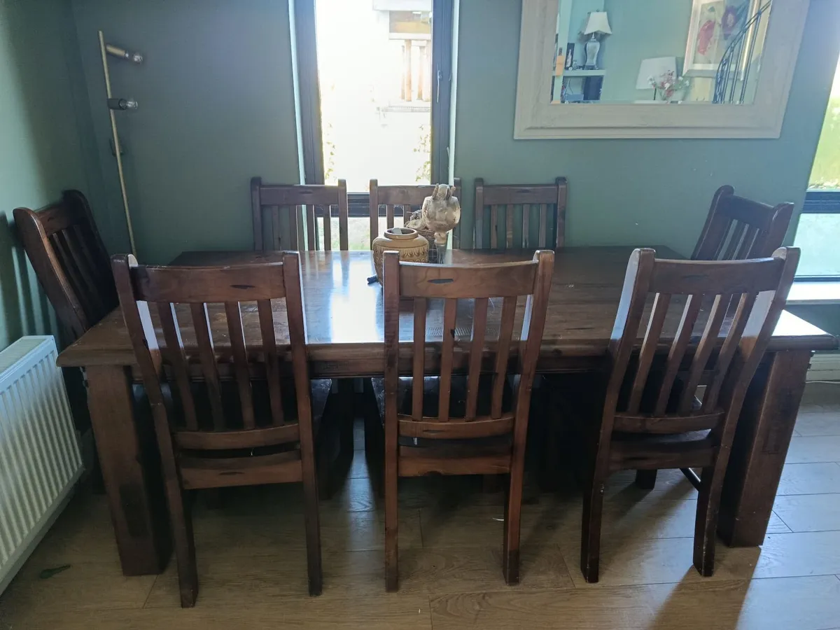 Dining room table - Image 1