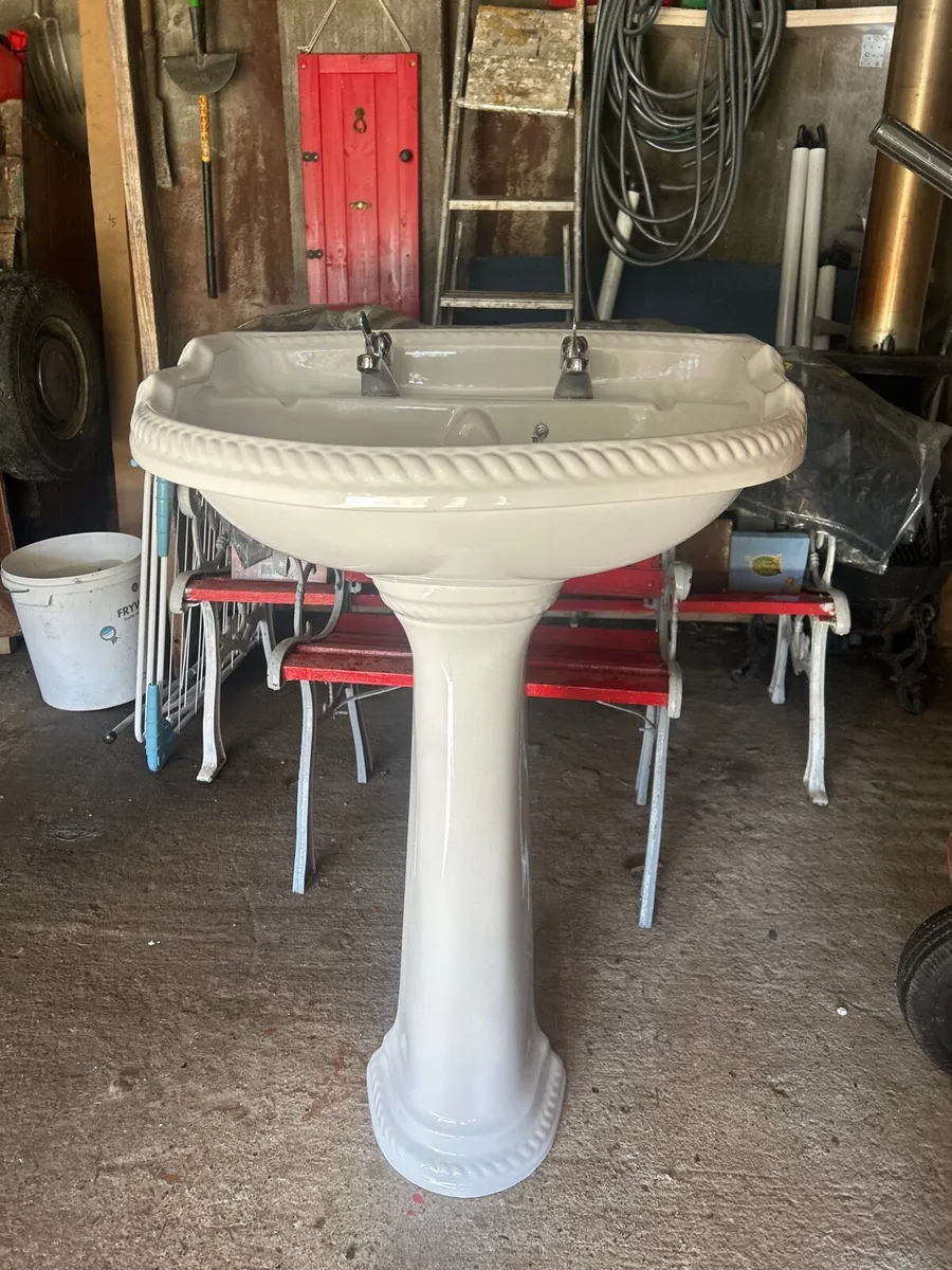 WHB & Pedestal - Image 3