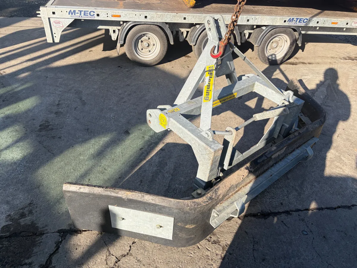 Fleming Galvanised Yard Scraper - Image 1