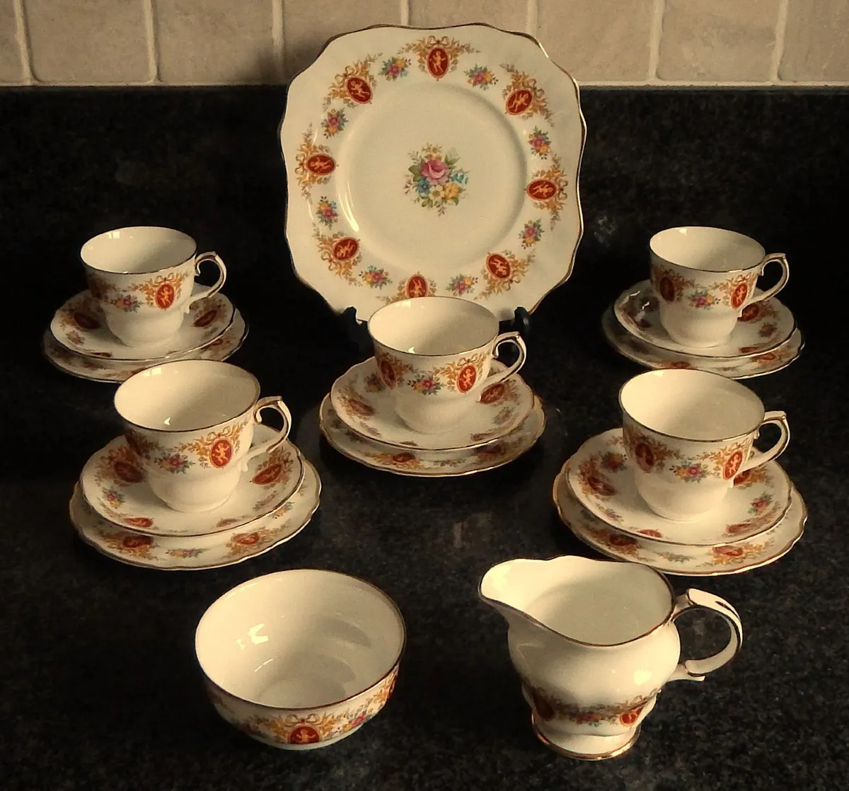 18 Pieces Vintage Arklow Pottery Tea Set - Image 1