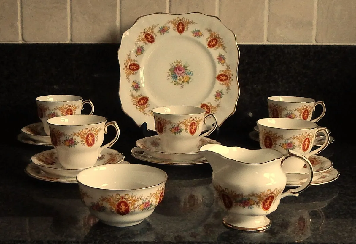 18 Pieces Vintage Arklow Pottery Tea Set - Image 2