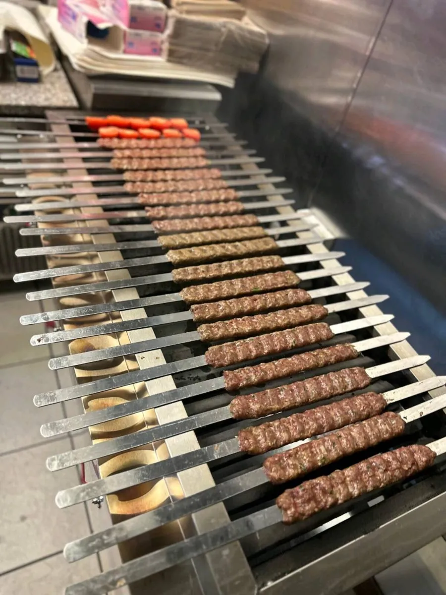 Commercial natural gas BBQ Grill - Image 1