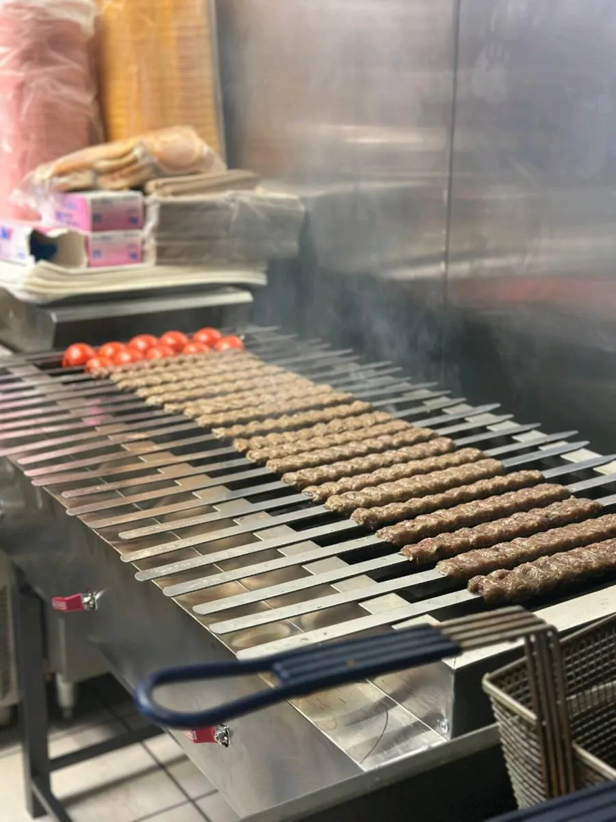 Commercial natural gas BBQ Grill - Image 2