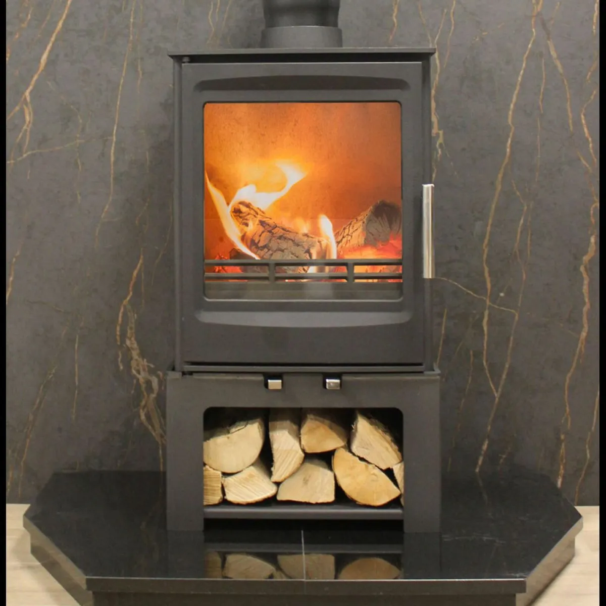 San Remo Free Standing Steel Stove 8 kW + Log Box - Image 1