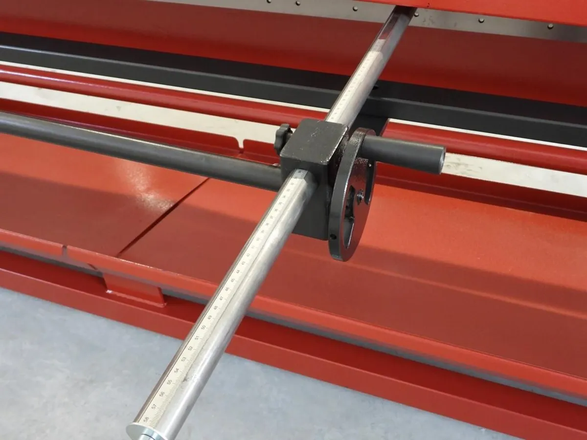 sheet metal guillotine 3050mm-1.2mm steel - Image 3