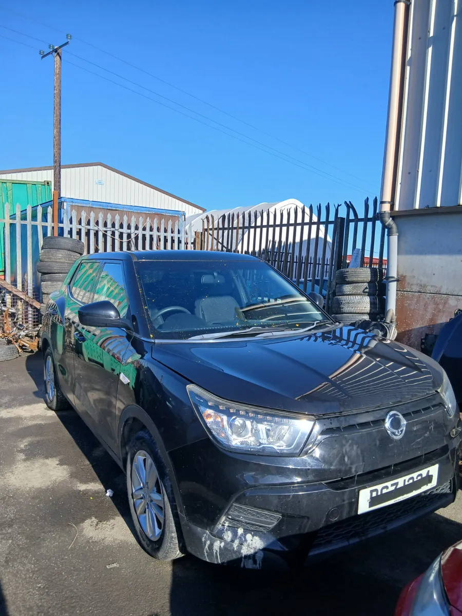 2016 SSANYONG TIVOLI BREAKING - Image 1