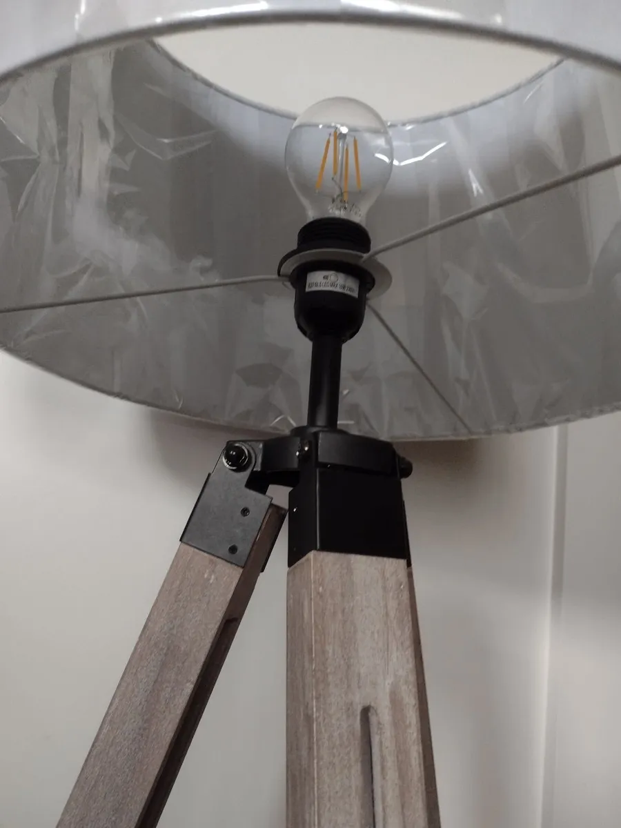 Brand new wooden tripod floor lamp with shade - Image 3