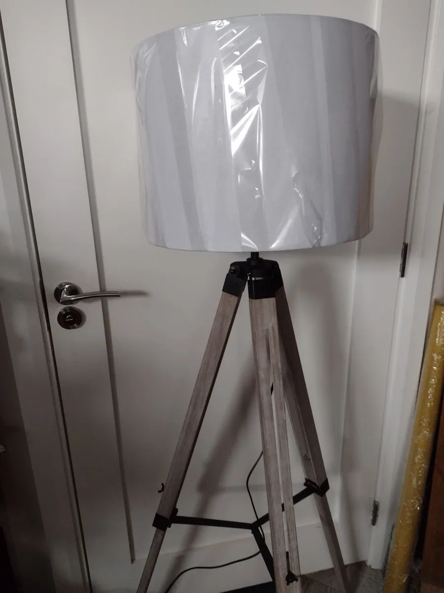 Brand new wooden tripod floor lamp with shade - Image 4