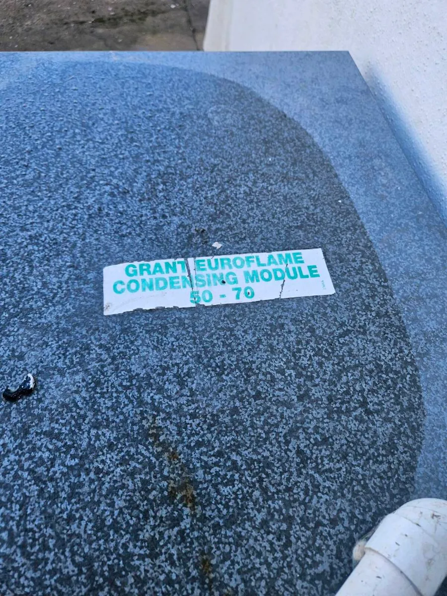 Oil burner and oil tank - Image 3