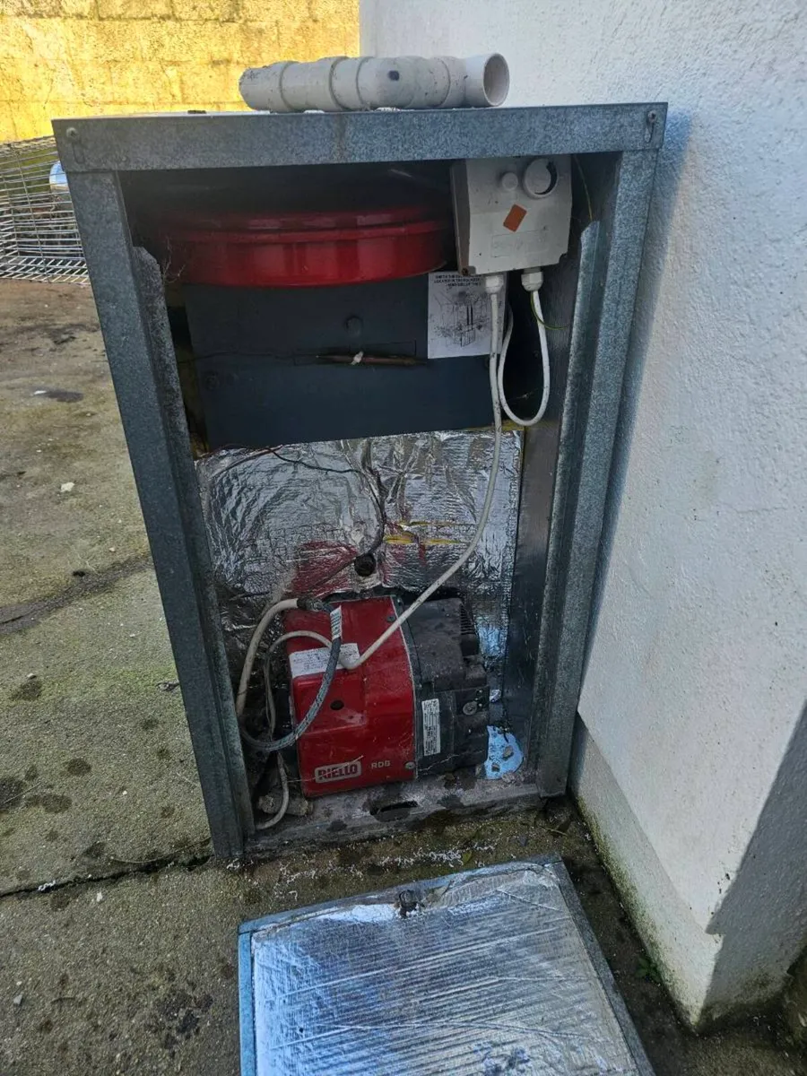 Oil burner and oil tank - Image 4