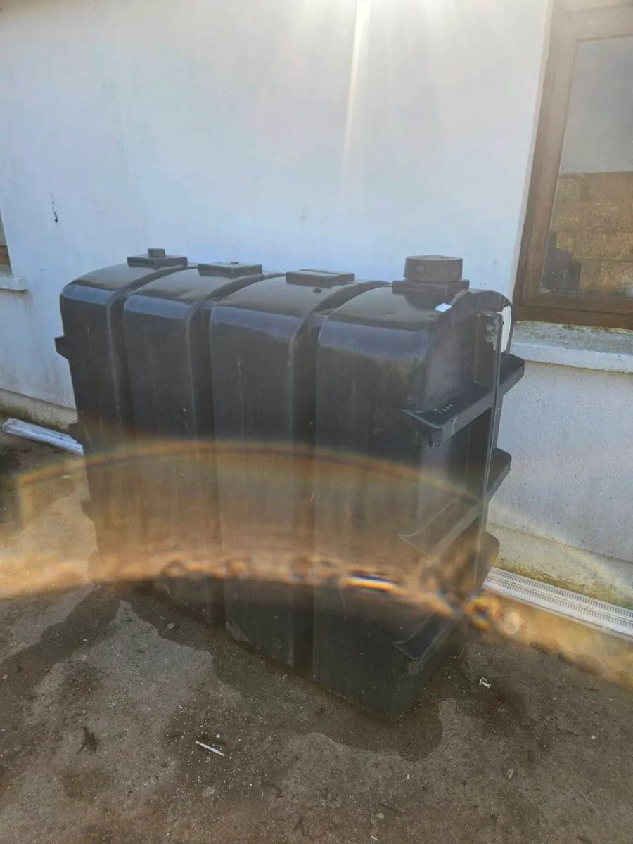 Oil burner and oil tank - Image 2