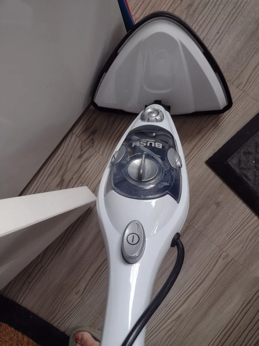 As new Bush floor steam cleaner - Image 2