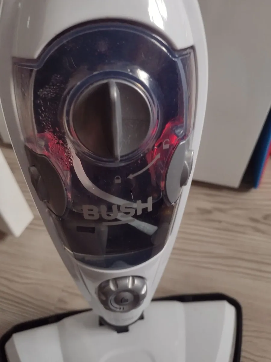 As new Bush floor steam cleaner - Image 4