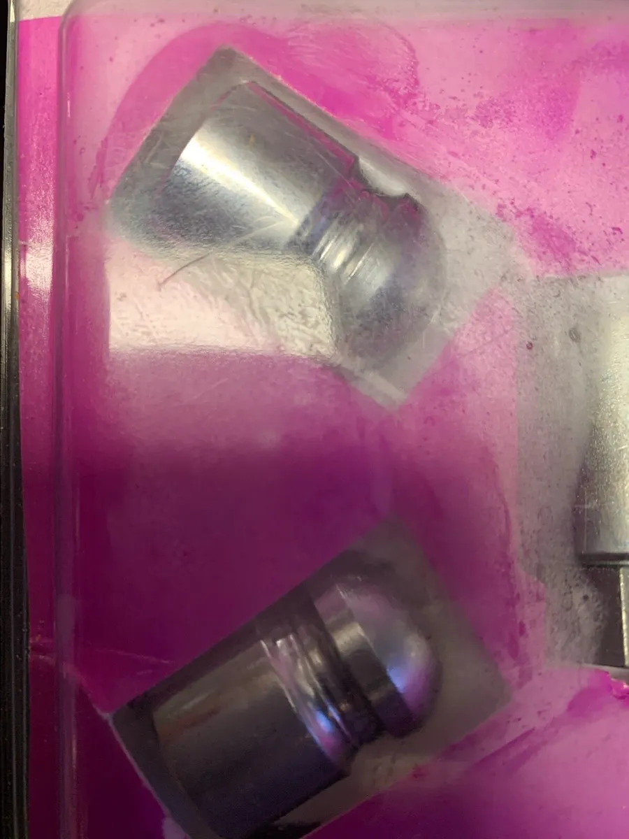 Locking wheel bolts - Image 3