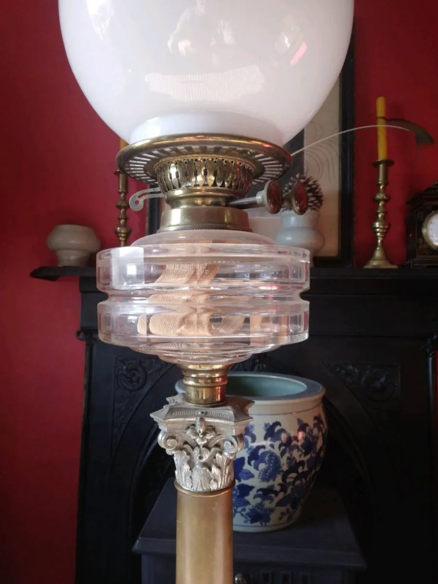 Antique oil lamp - Image 2