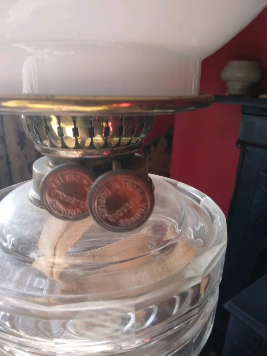 Antique oil lamp - Image 3