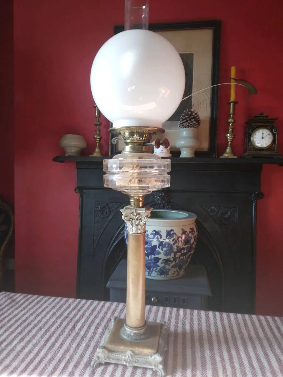 Antique oil lamp - Image 1