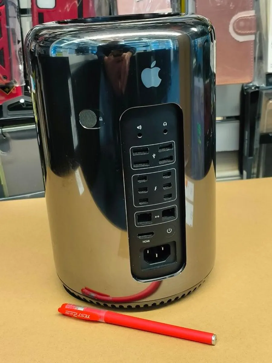 Apple Mac Pro (Late 2013) A1481 3.7GHz Intel Xeon E5, 32GB RAM, 1TB SDD macOS Sequoia (Graphics: AMD FirePro D300 2GB) - Image 2