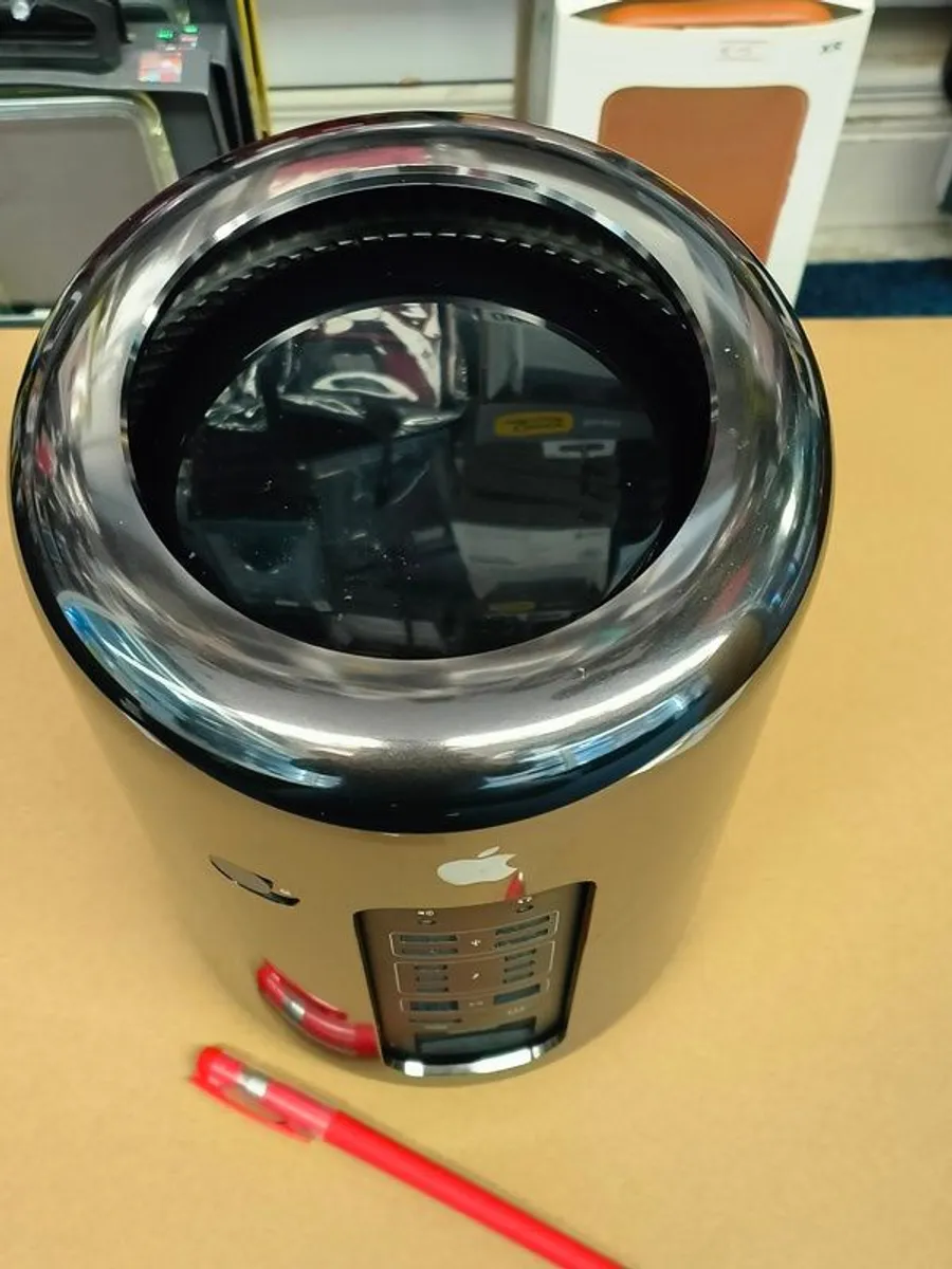 Apple Mac Pro (Late 2013) A1481 3.7GHz Intel Xeon E5, 32GB RAM, 1TB SDD macOS Sequoia (Graphics: AMD FirePro D300 2GB) - Image 4