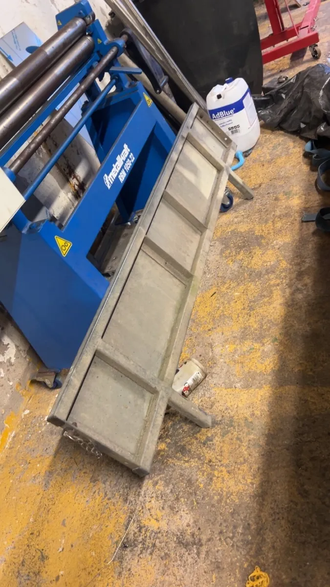 Ifor williams headboard - Image 1