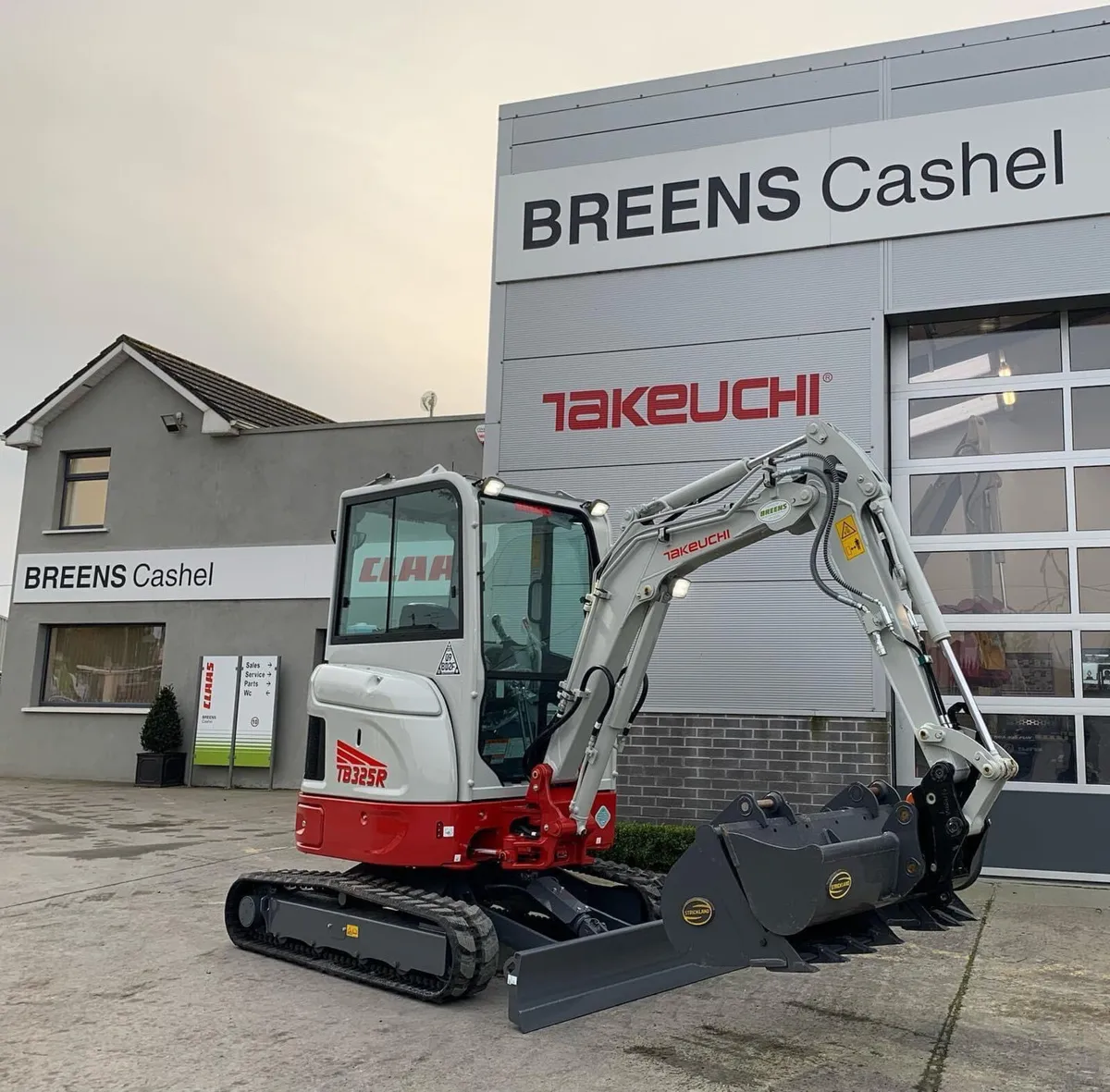 Takeuchi TB325R Mini Digger - Image 4