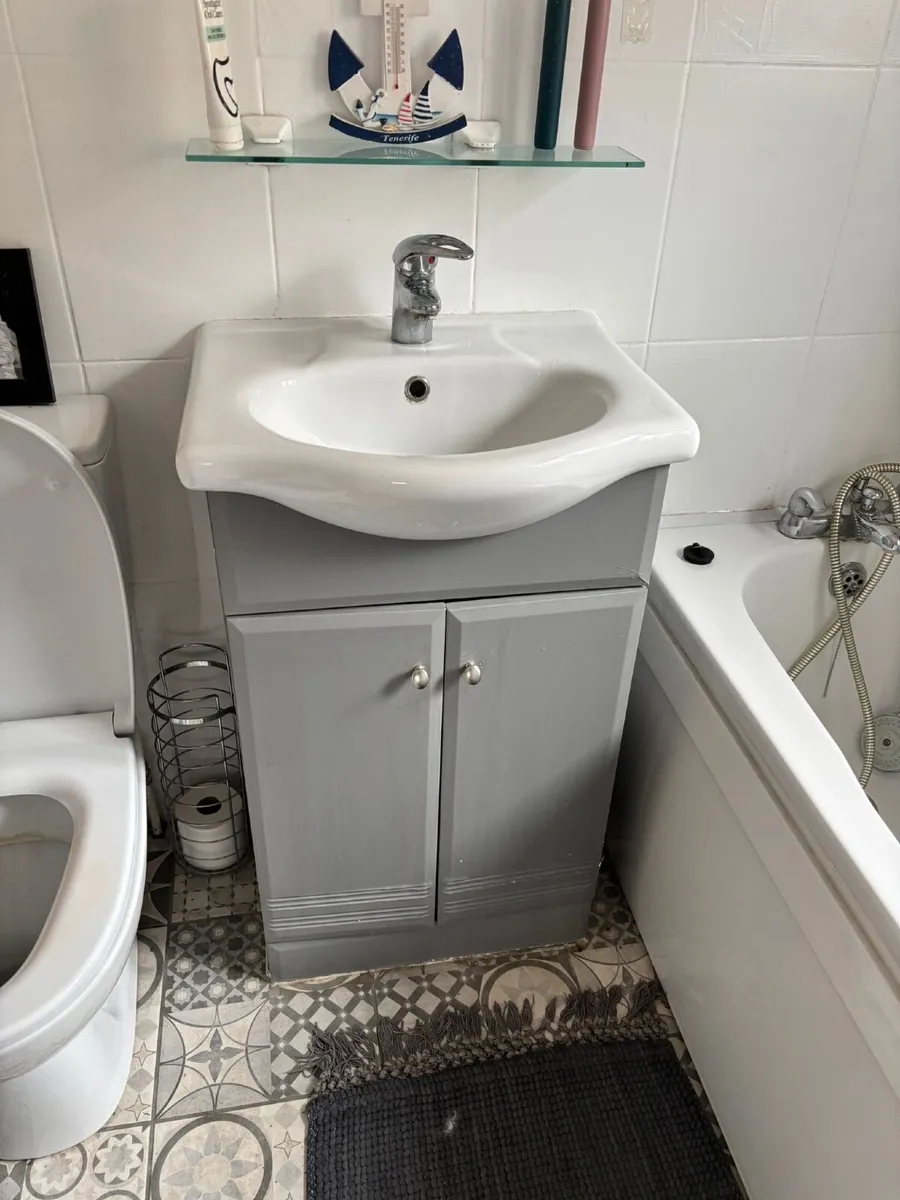 Bathroom suite - Image 3