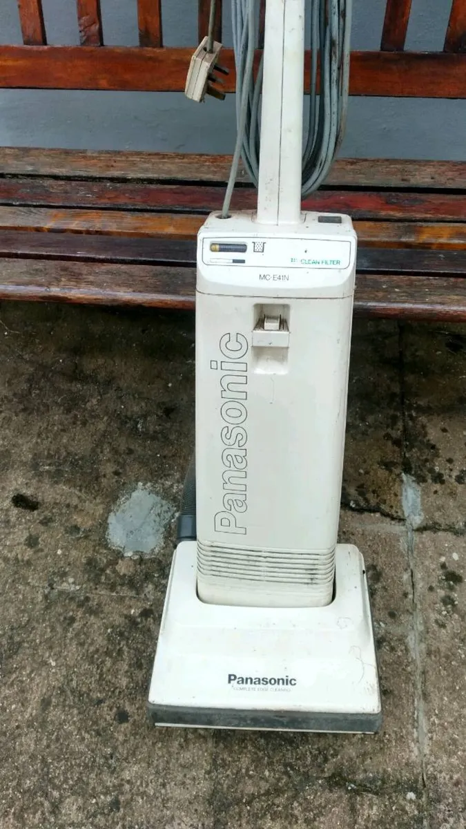 Vintage Panasonic upright vacuum - Image 2