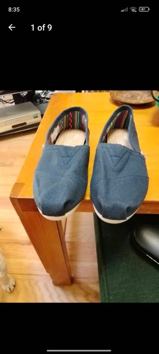 Tom's classic canvas shoes - Image 1