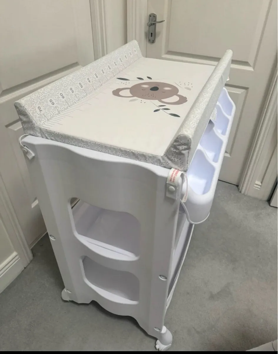 Babylo Bath and Baby Changing Table - Image 1