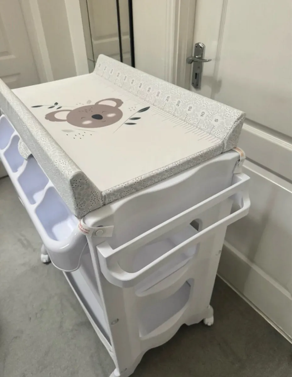 Babylo Bath and Baby Changing Table - Image 2
