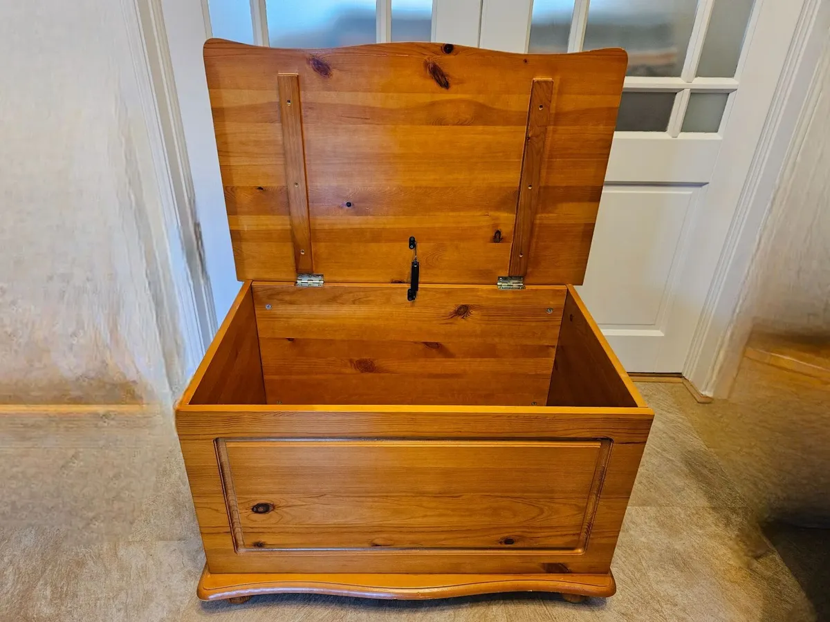 Blanket box - Image 1